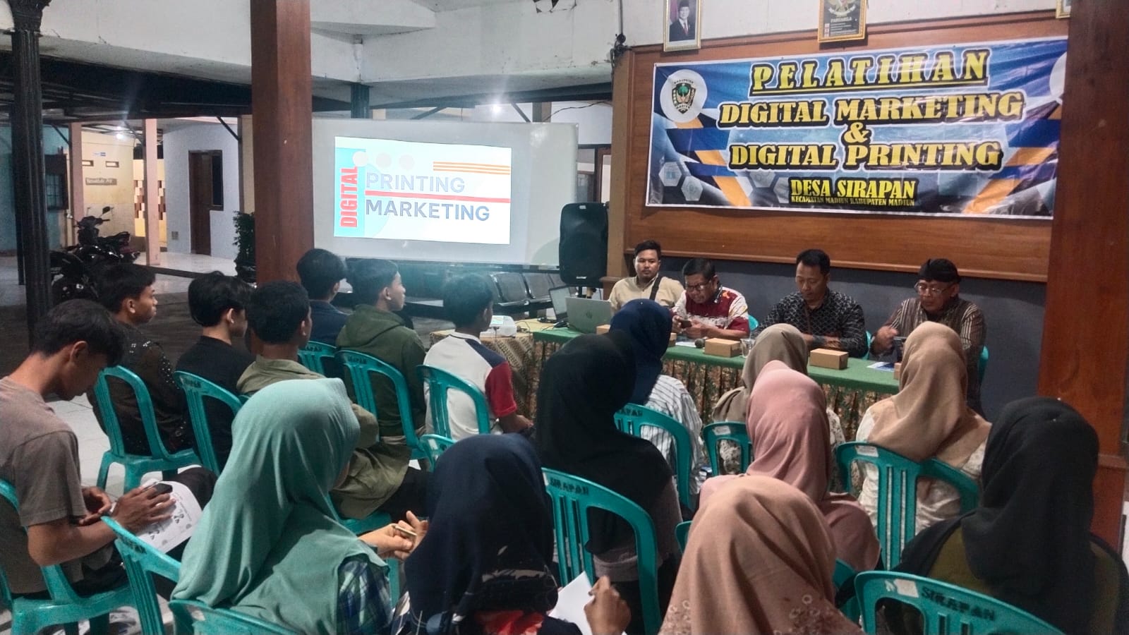 Membangun Generasi Pengusaha Desa yang Jago Jualan Online dan Desain Grafis
