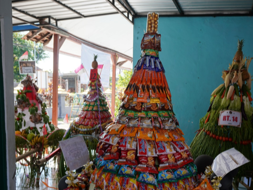 Pawai 20 Buceng Unik Wujud Kemakmuran dan Kerukunan Warga Desa Sirapan