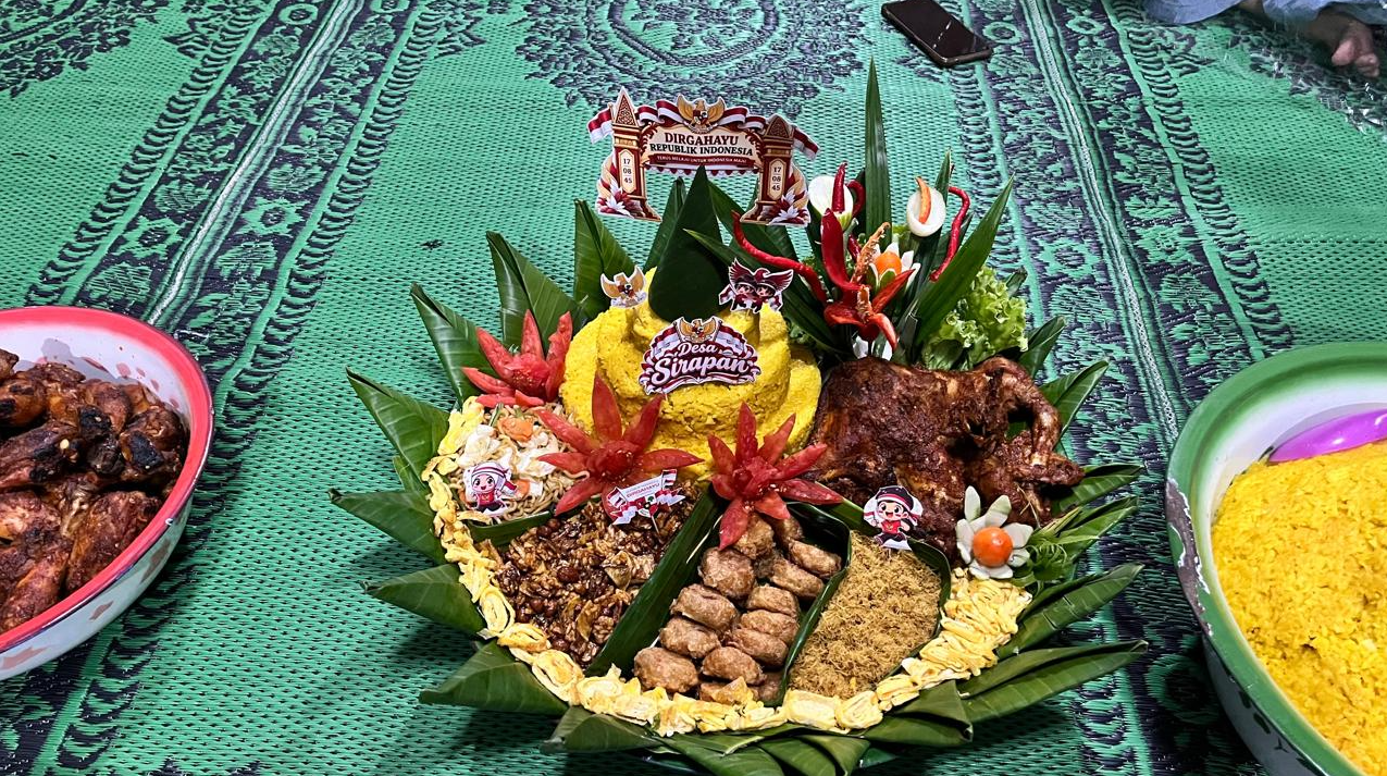 Tumpeng Merdeka Menandai Doa Warga Desa Sirapan untuk Indonesia di HUT RI Ke-81