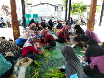 Bukan Sekadar Anyaman Biasa Mari Intip Keseruan Pelatihan PKK Sehat Lestari