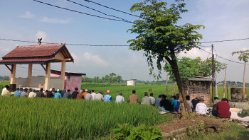 Doa Bersama di Gubuk Tani Sirapan: Ikhtiar Mengusir Tikus dan Selamatkan Panen!