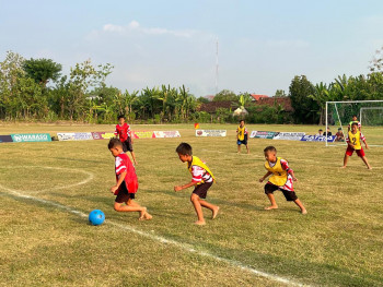 Pertandingan Mini Soccer Antar RT: Perebutan Piala Kades Sirapan