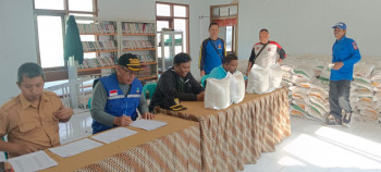 Peduli dan Berbagi: Penyaluran Sembako Desa Sirapan