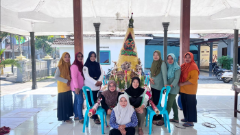Gotong Royong Siapkan Buceng Boga Lancursari dan Palawija Manca Warna untuk Perayaan 199 Tahun Desa Sirapan